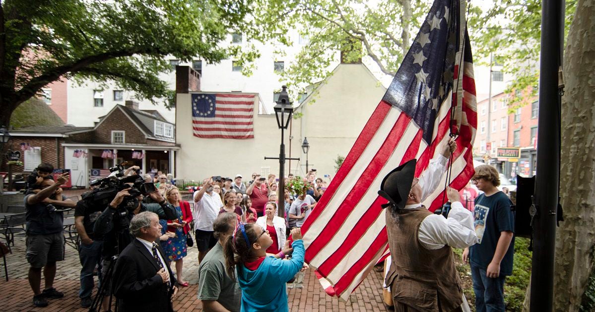 Player who saved flag from desecration honored