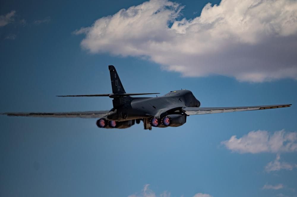 Cracked engine part sparked giant B-1 bomber fire, investigation finds